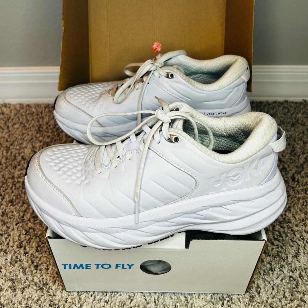 WOMENS WHITE BONDI SR HOKAS SIZE 7.5
